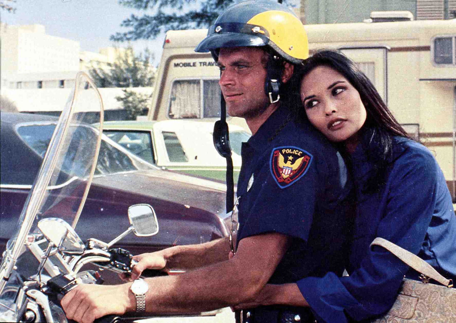 Terence Hill fejét világhírű pornósztár csavarta el a Bűnvadászok-ban, befutott szexfilmes volt az egzotikus szépségű Laura Gemser