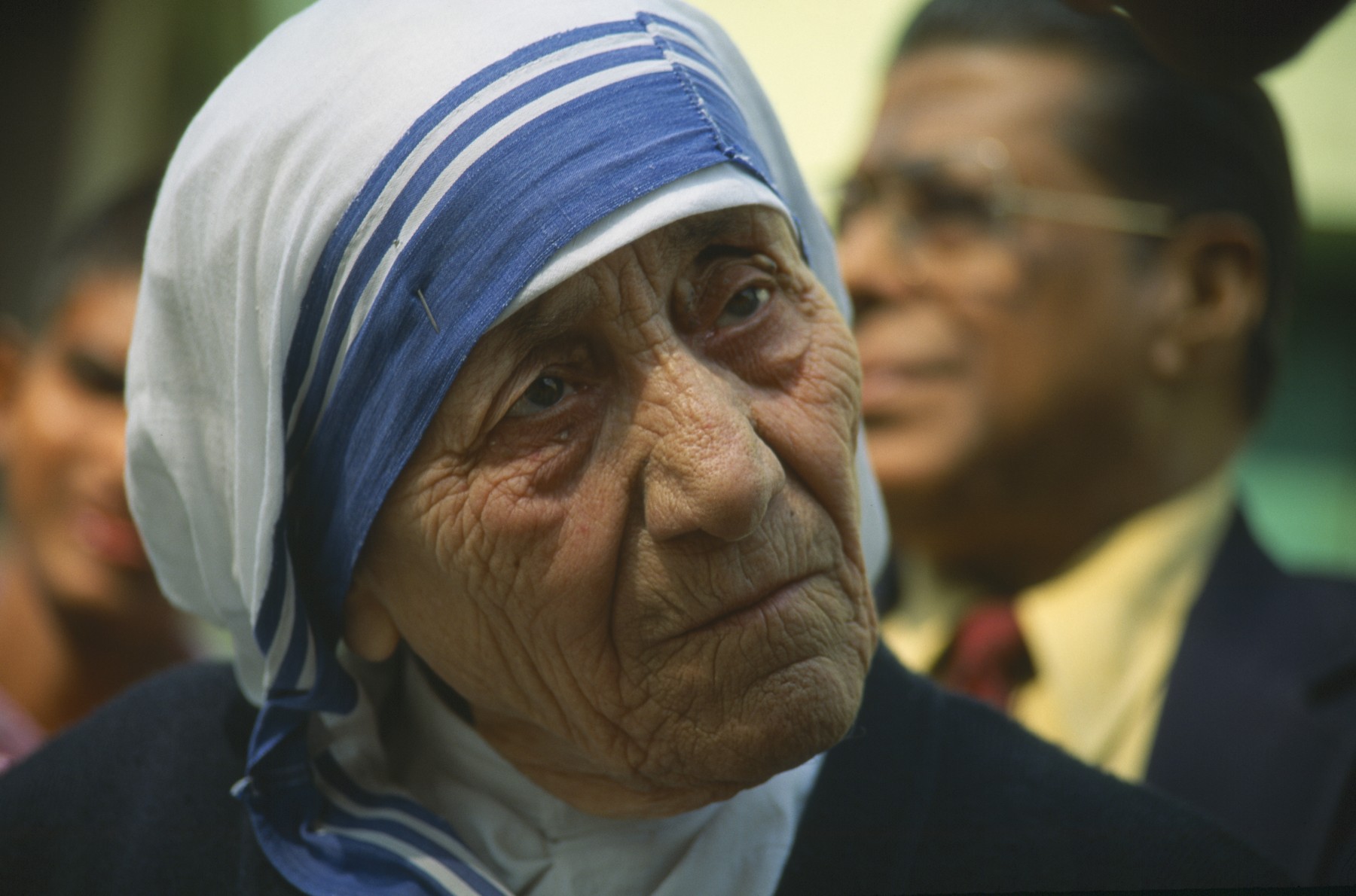 Gyermekmolesztáló papoknak adott kegyelmet Teréz anya? Csak az egyház ismerte a szent apáca legsötétebb oldalát